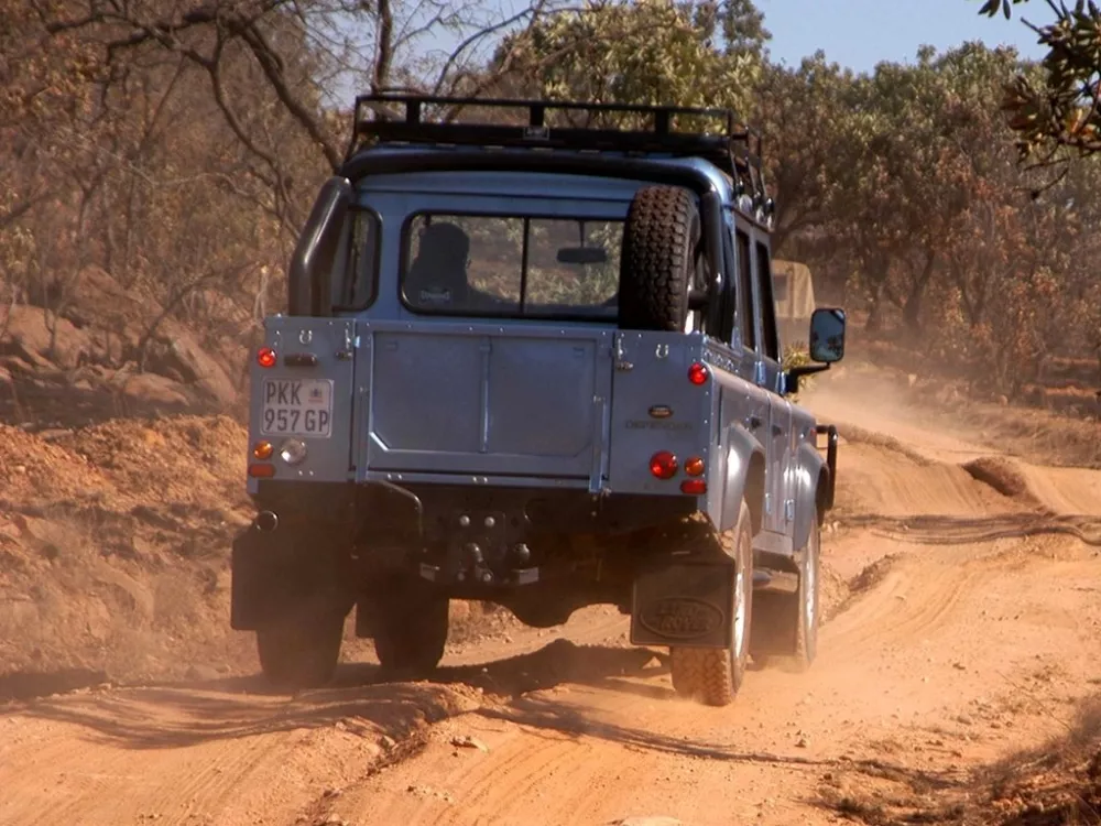 Автомобиль Land Rover Defender I Пикап Двойная кабина