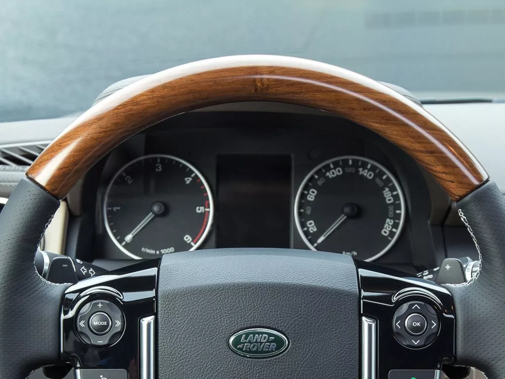 Автомобиль Land Rover Discovery IV Рестайлинг Внедорожник (5 дверей)
