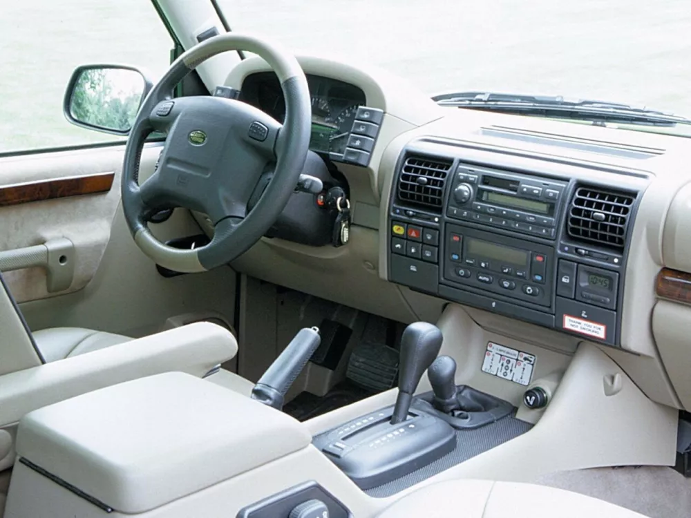 Автомобиль Land Rover Discovery II Внедорожник (5 дверей)
