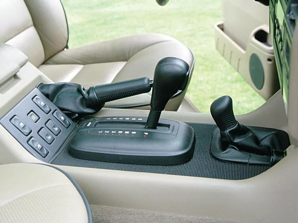 Автомобиль Land Rover Discovery II Внедорожник (5 дверей)