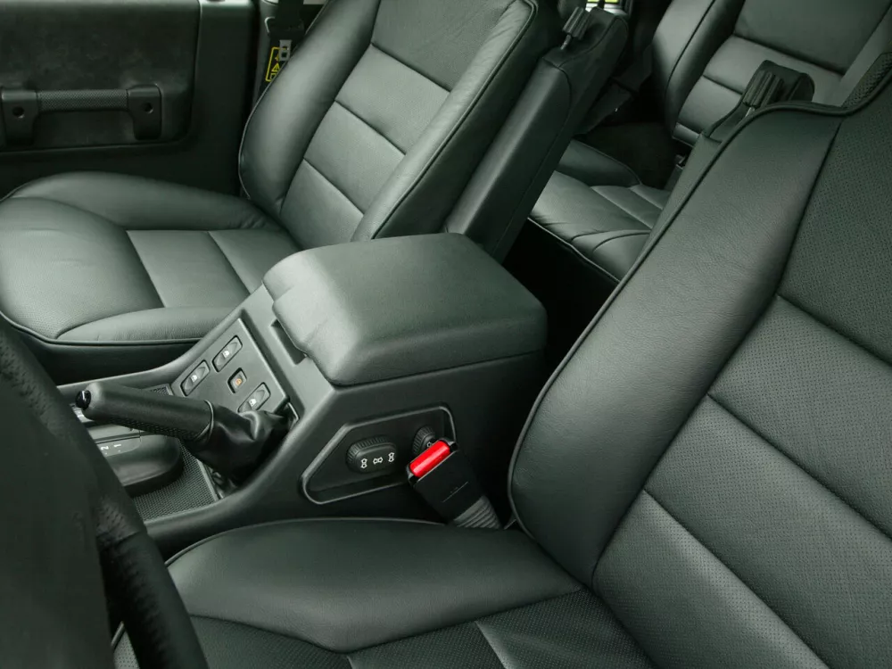 Автомобиль Land Rover Discovery II Внедорожник (5 дверей)