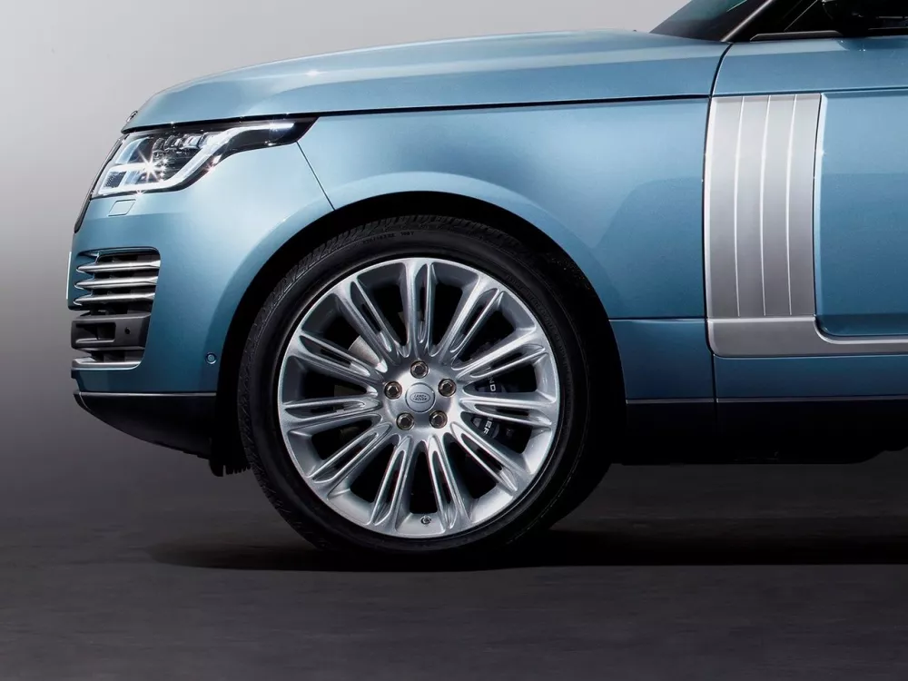 Автомобиль Land Rover Range Rover IV Рестайлинг Внедорожник (5 дверей)
