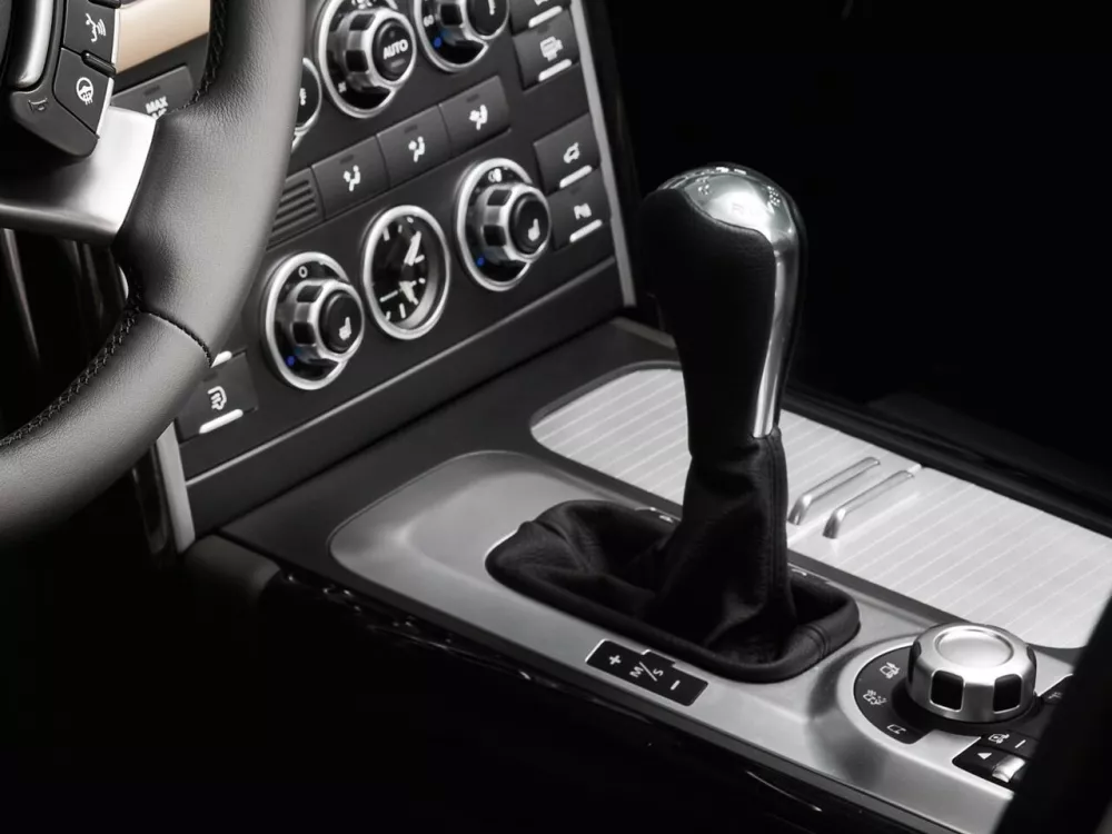 Автомобиль Land Rover Range Rover III Рестайлинг 2 Внедорожник (5 дверей)