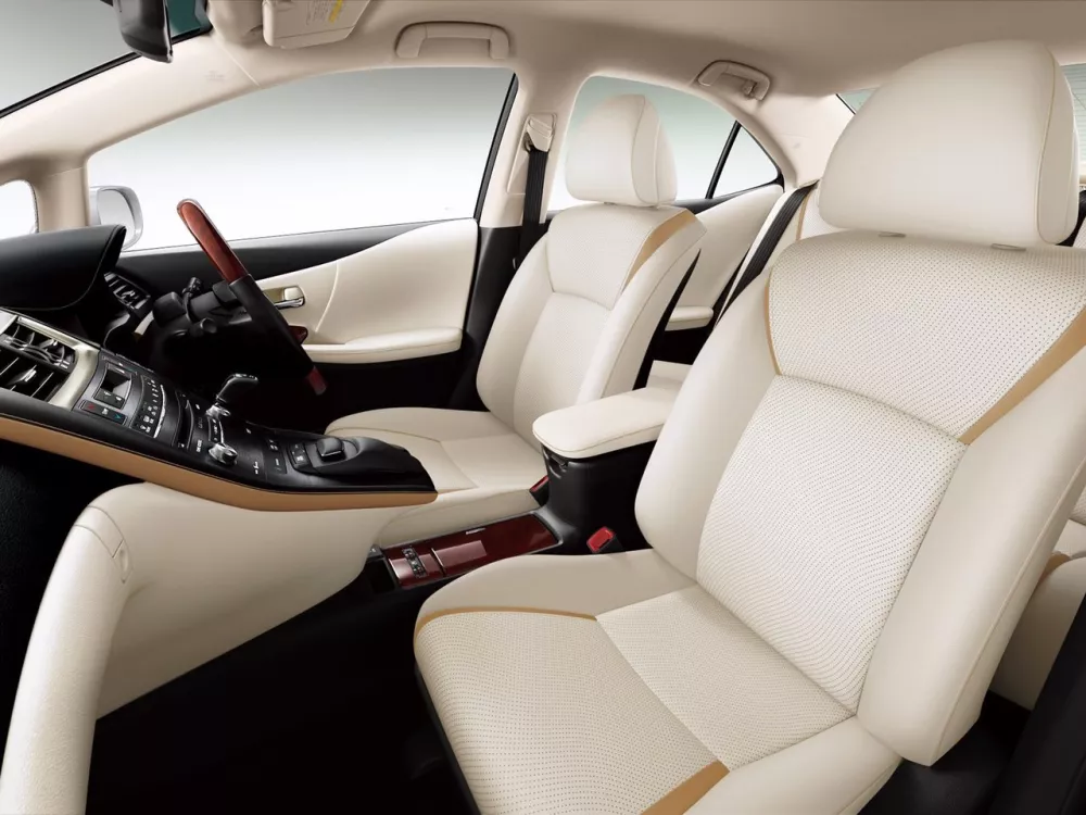 Автомобиль Lexus HS I Рестайлинг Седан
