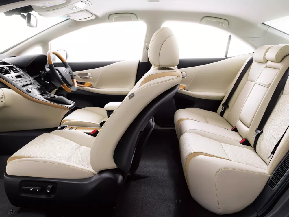 Автомобиль Lexus HS I Рестайлинг Седан