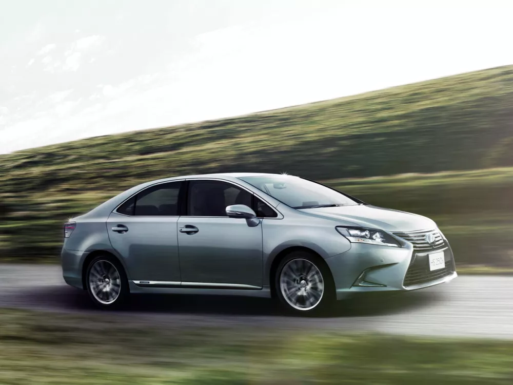 Автомобиль Lexus HS I Рестайлинг Седан