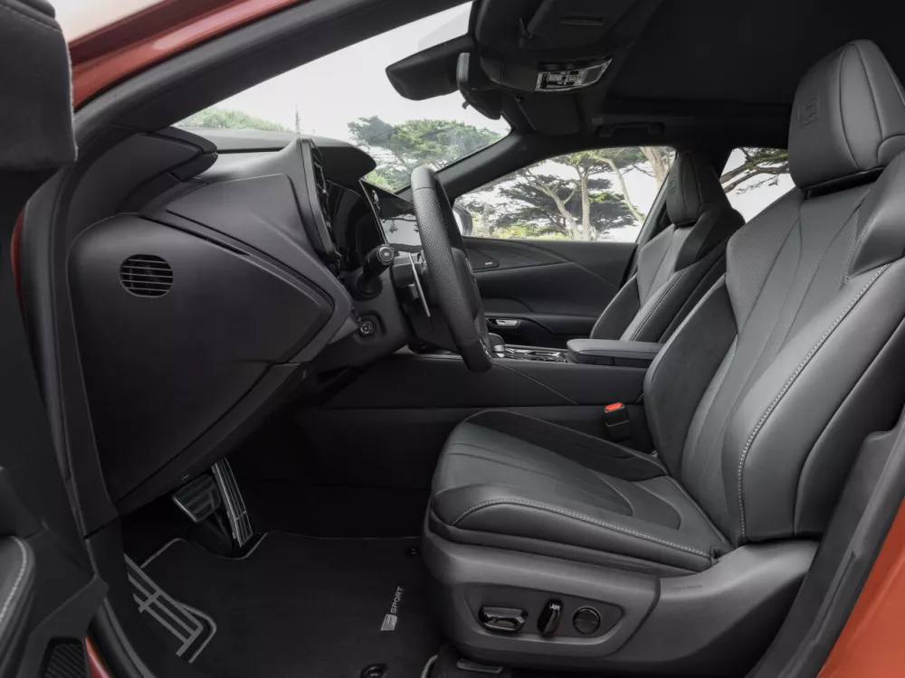 Автомобиль Lexus RX V Внедорожник (5 дверей)