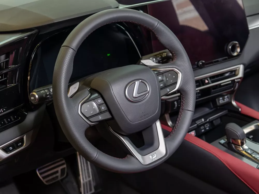 Автомобиль Lexus RX V Внедорожник (5 дверей)