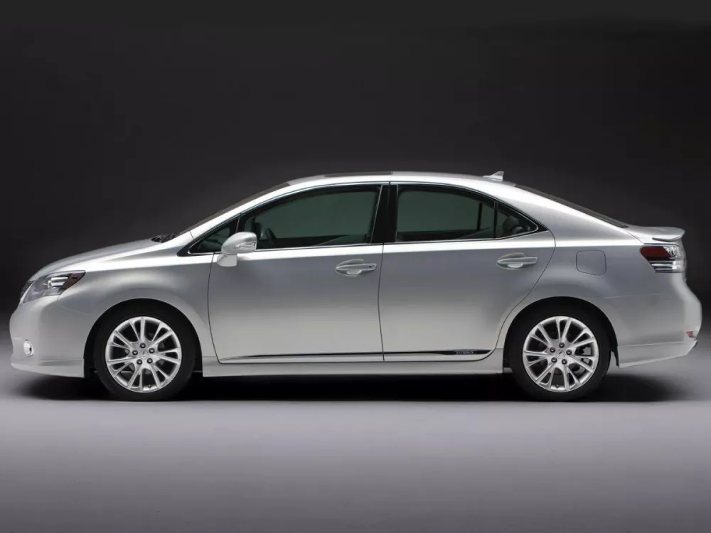 Автомобиль Lexus HS I Седан