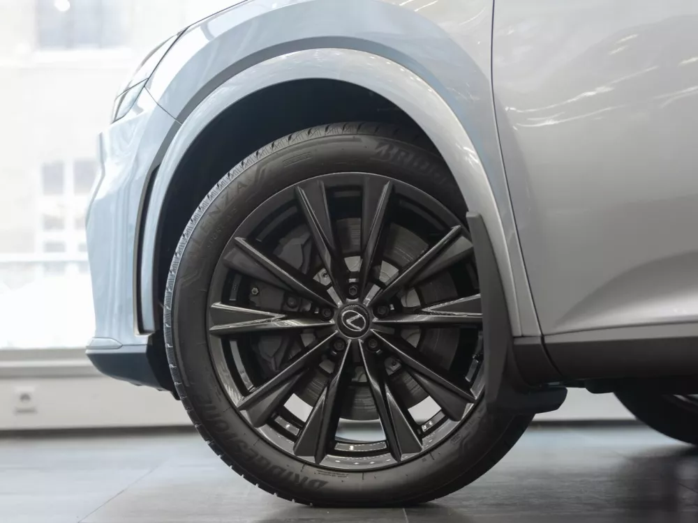 Автомобиль Lexus RX V Внедорожник (5 дверей)