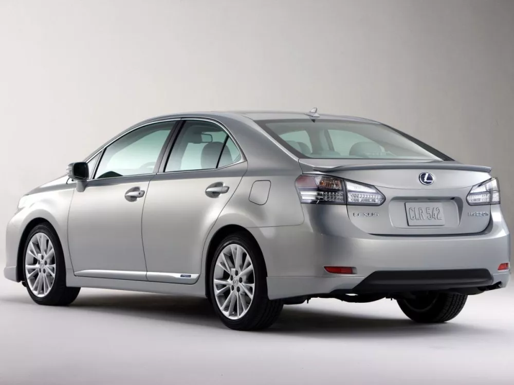 Автомобиль Lexus HS I Седан
