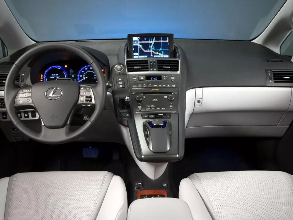 Автомобиль Lexus HS I Седан