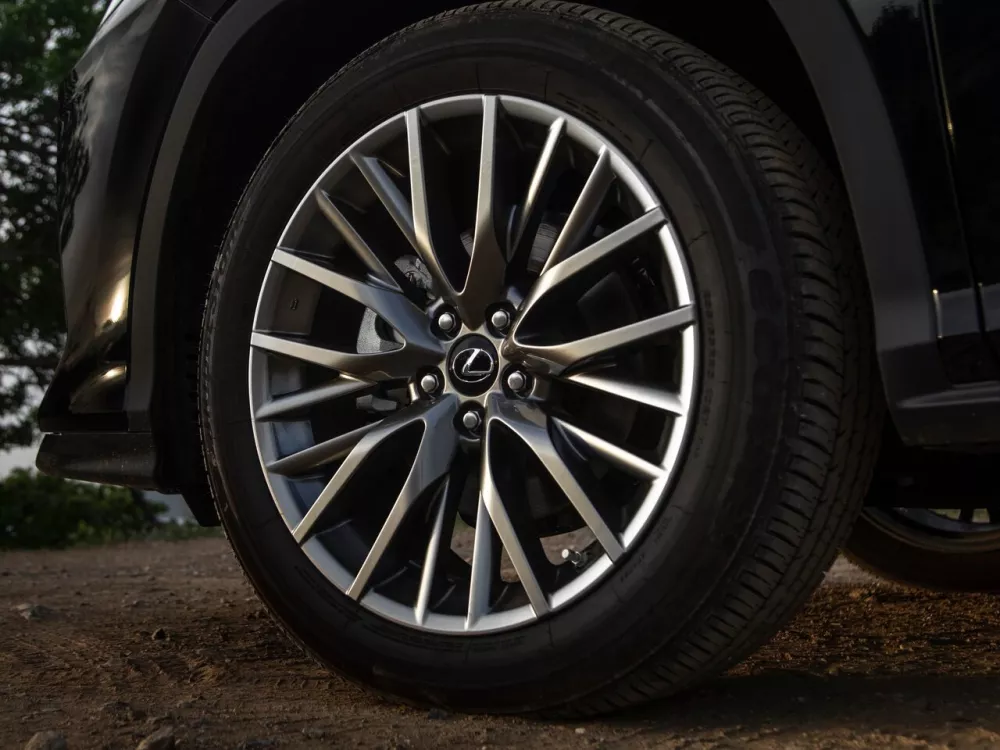 Автомобиль Lexus RX IV Рестайлинг Внедорожник (5 дверей)