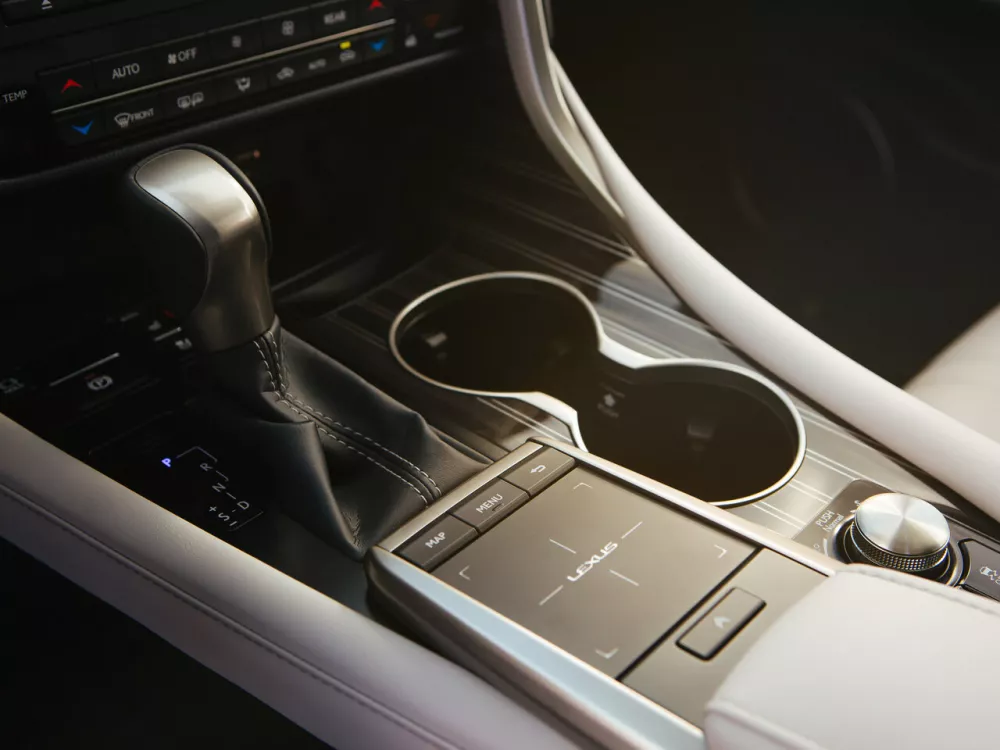 Автомобиль Lexus RX IV Рестайлинг Внедорожник (5 дверей) L
