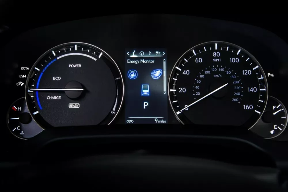 Автомобиль Lexus RX IV Внедорожник (5 дверей)