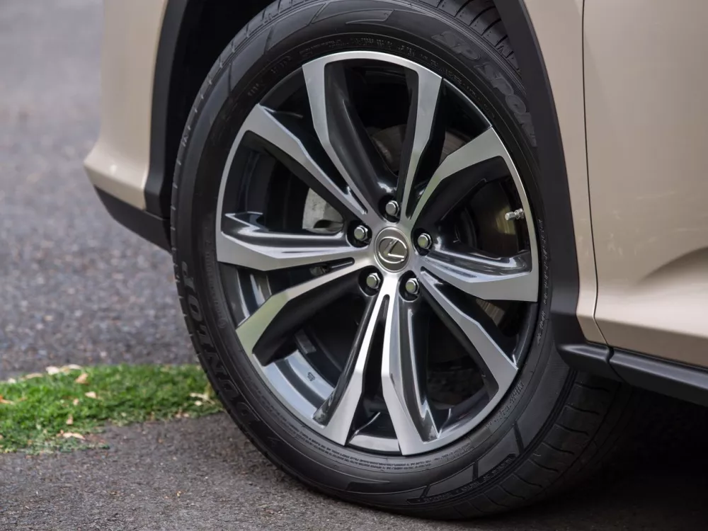 Автомобиль Lexus RX IV Внедорожник (5 дверей)