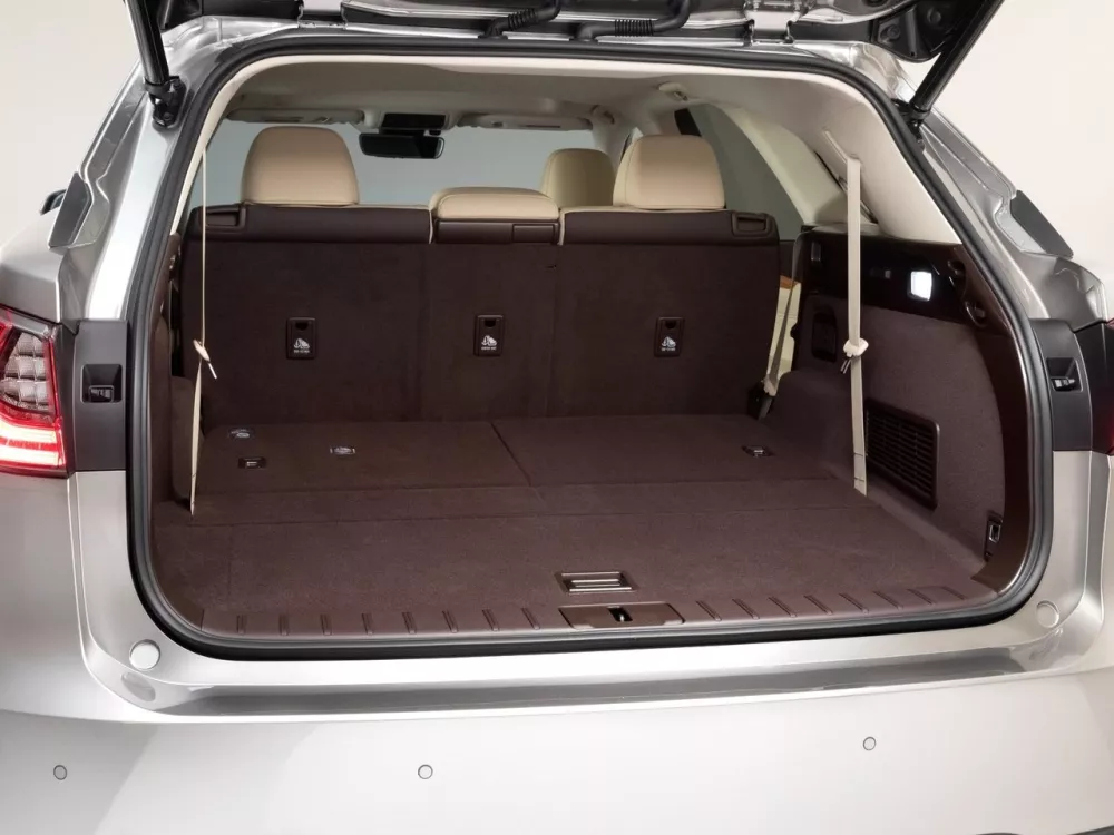 Автомобиль Lexus RX IV Внедорожник (5 дверей) L