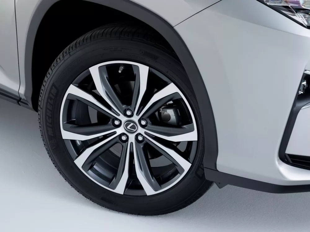Автомобиль Lexus RX IV Внедорожник (5 дверей) L