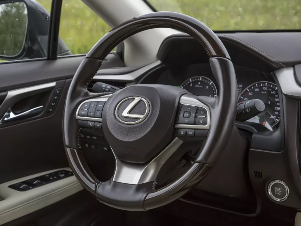 Автомобиль Lexus RX IV Внедорожник (5 дверей) L