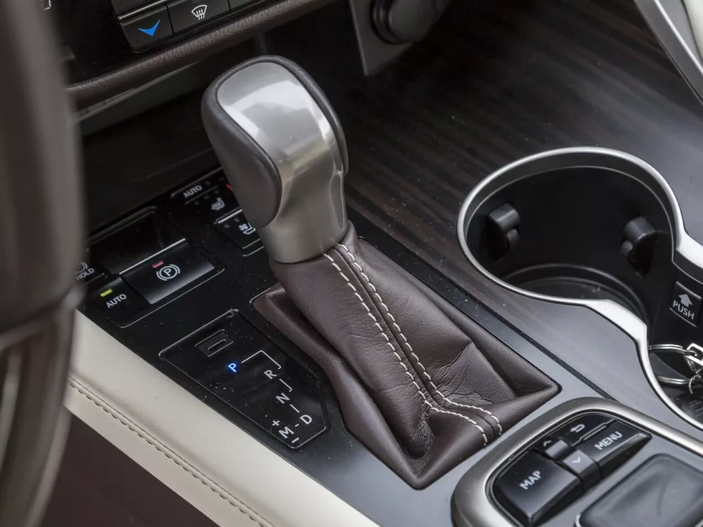 Автомобиль Lexus RX IV Внедорожник (5 дверей) L