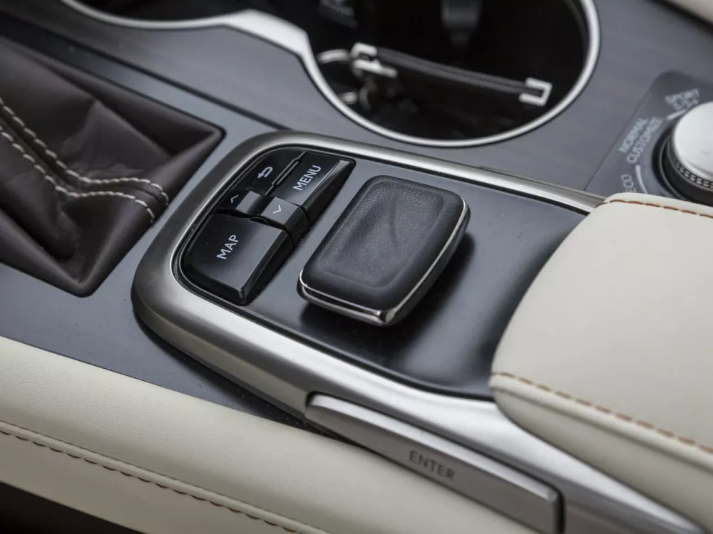 Автомобиль Lexus RX IV Внедорожник (5 дверей) L