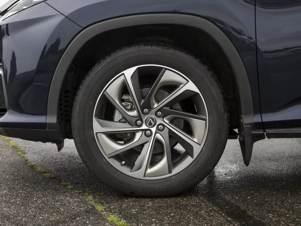 Автомобиль Lexus RX IV Внедорожник (5 дверей) L