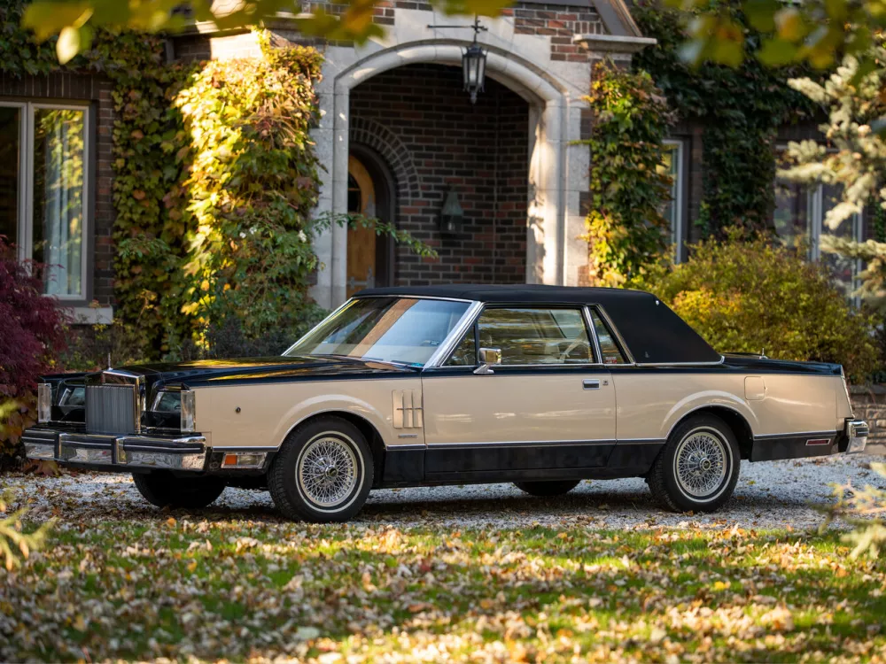 Автомобиль Lincoln Continental Mark VI Купе