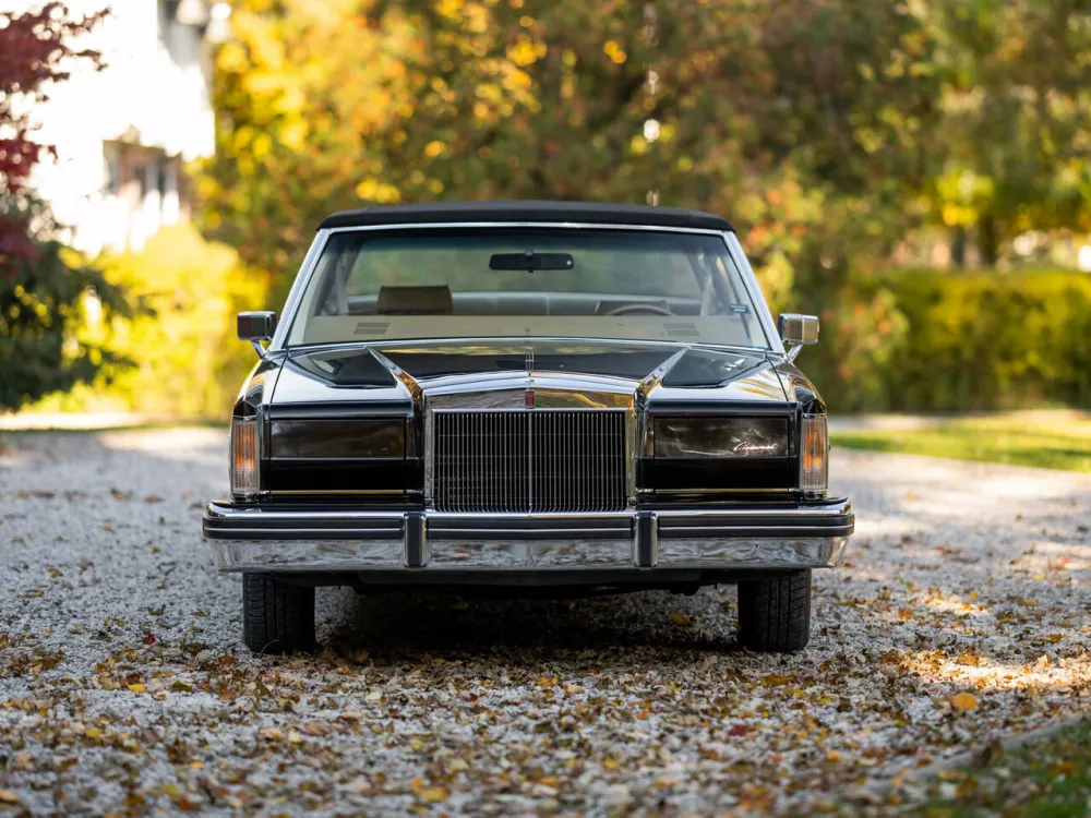 Автомобиль Lincoln Continental Mark VI Купе