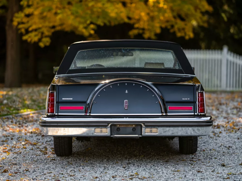Автомобиль Lincoln Continental Mark VI Купе