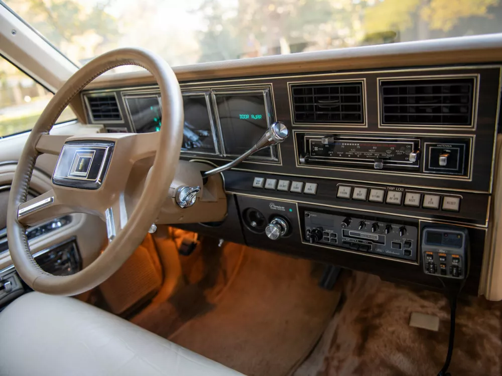 Автомобиль Lincoln Continental Mark VI Купе
