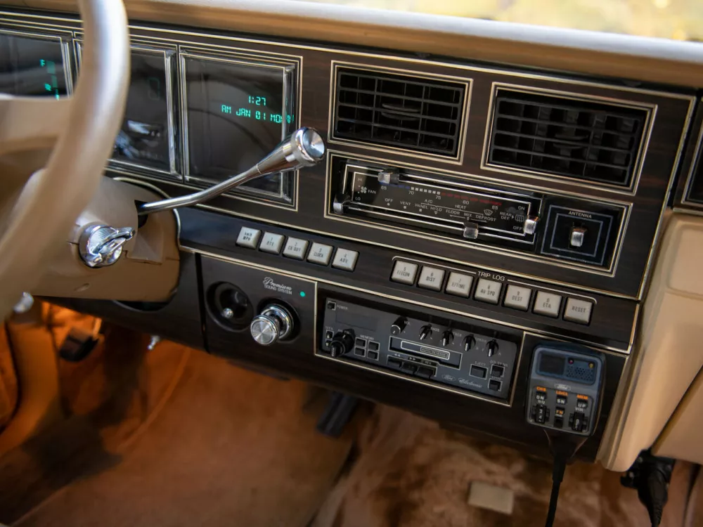 Автомобиль Lincoln Continental Mark VI Купе