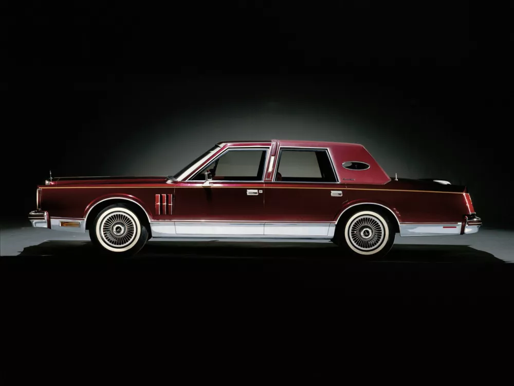 Автомобиль Lincoln Continental Mark VI Седан
