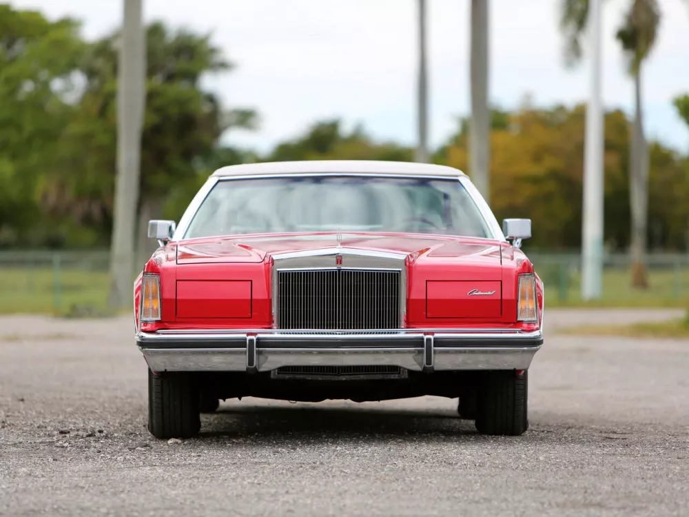 Автомобиль Lincoln Continental Mark V Купе