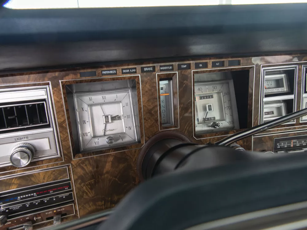 Автомобиль Lincoln Continental Mark V Купе