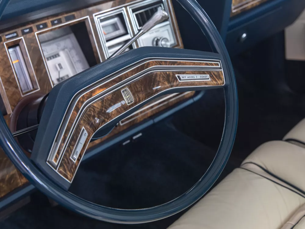 Автомобиль Lincoln Continental Mark V Купе