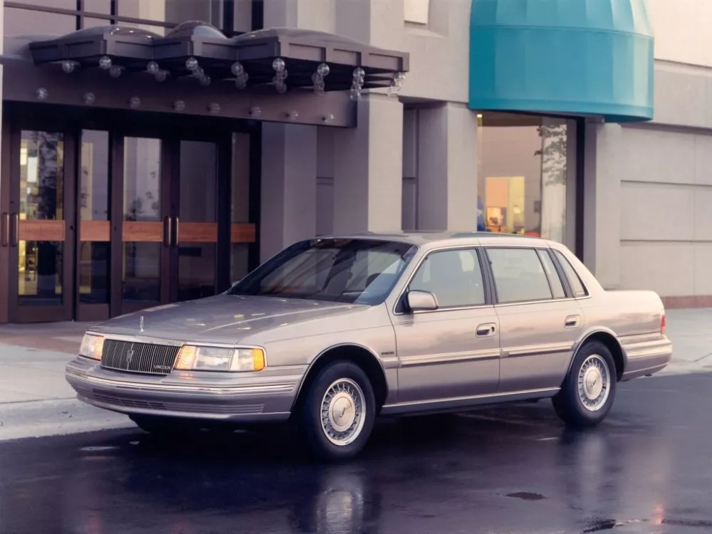 Автомобиль Lincoln Continental VIII Седан