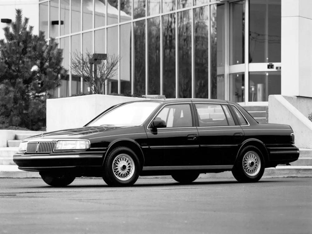 Автомобиль Lincoln Continental VIII Седан