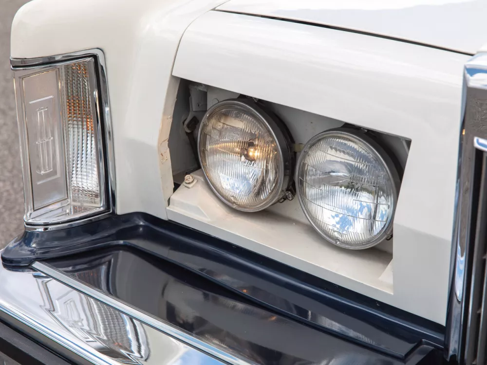 Автомобиль Lincoln Continental Mark V Купе