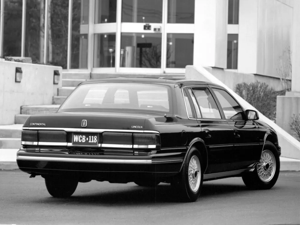 Автомобиль Lincoln Continental VIII Седан