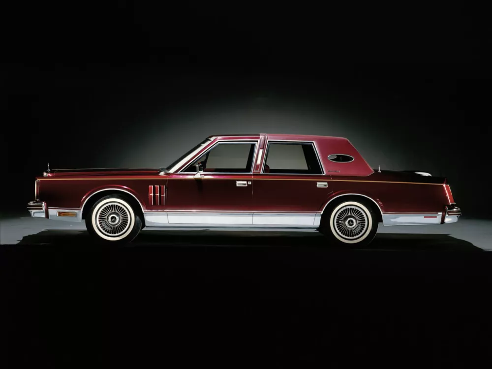 Автомобиль Lincoln Continental VI Седан