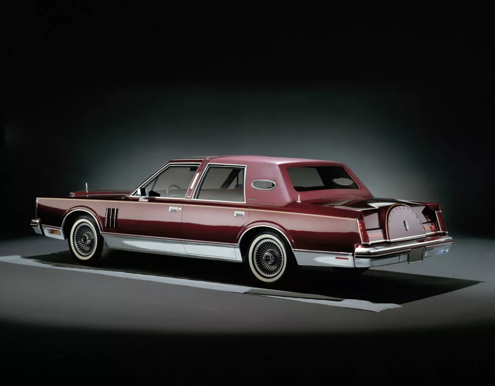 Автомобиль Lincoln Continental VI Седан