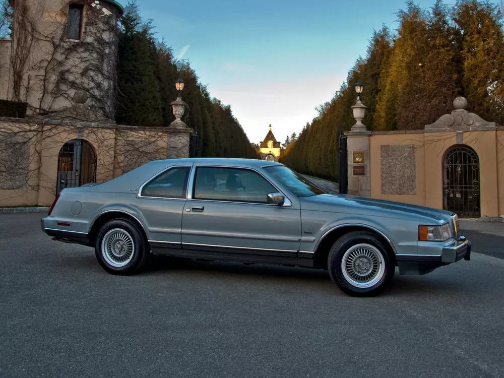 Автомобиль Lincoln Mark VII Купе