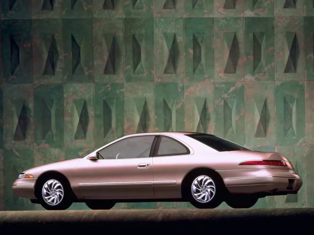 Автомобиль Lincoln Mark VIII Купе