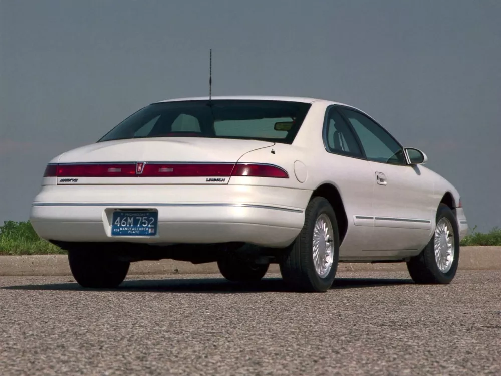 Автомобиль Lincoln Mark VIII Купе