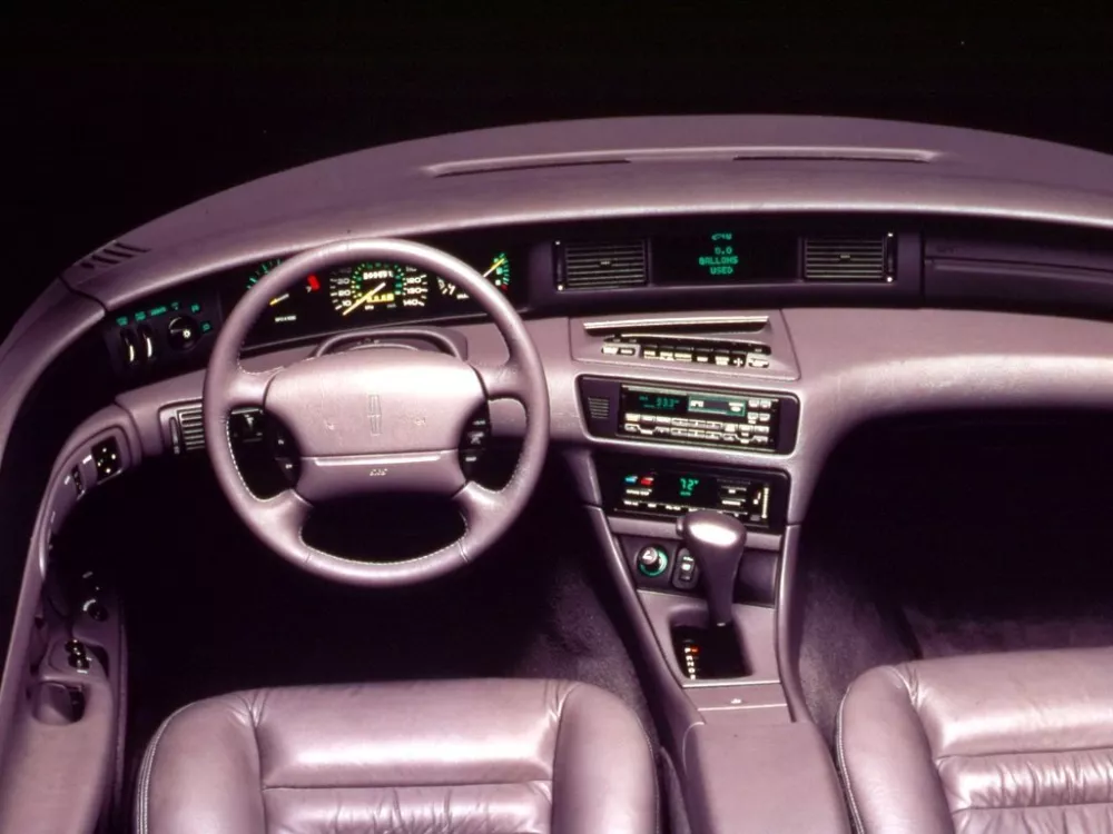 Автомобиль Lincoln Mark VIII Купе