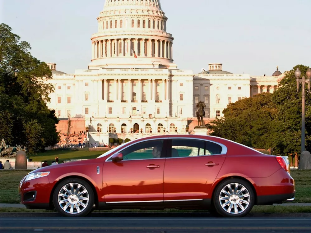 Автомобиль Lincoln MKS I Седан