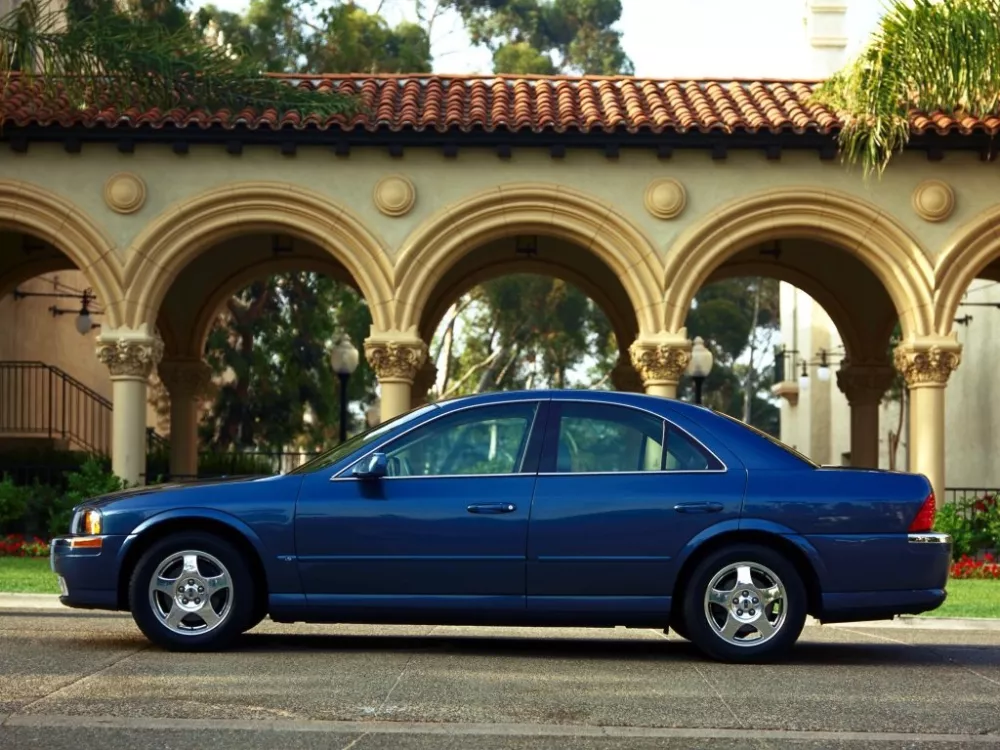 Автомобиль Lincoln LS I Седан