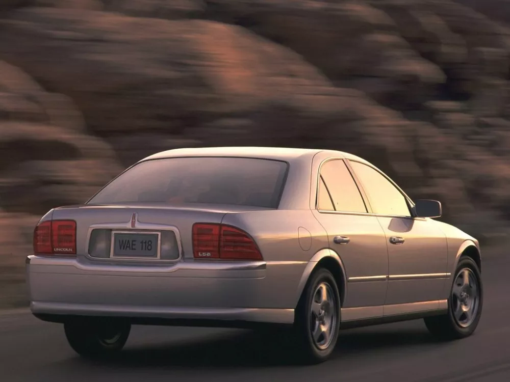 Автомобиль Lincoln LS I Седан