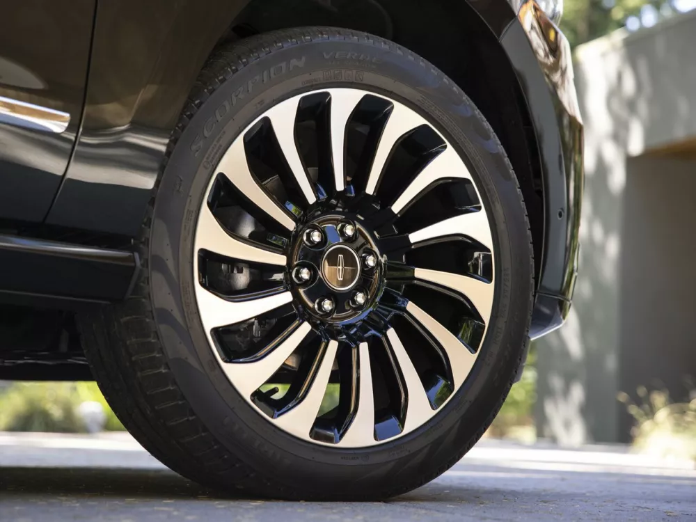 Автомобиль Lincoln Navigator IV Рестайлинг Внедорожник (5 дверей)