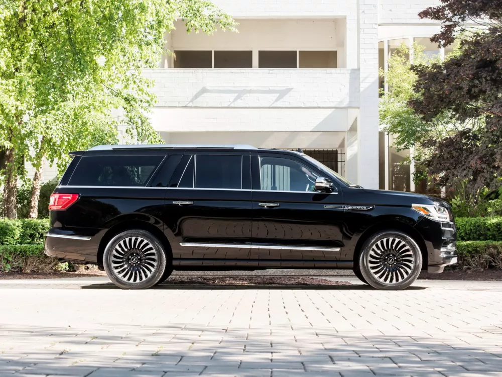 Автомобиль Lincoln Navigator IV Внедорожник (5 дверей) L
